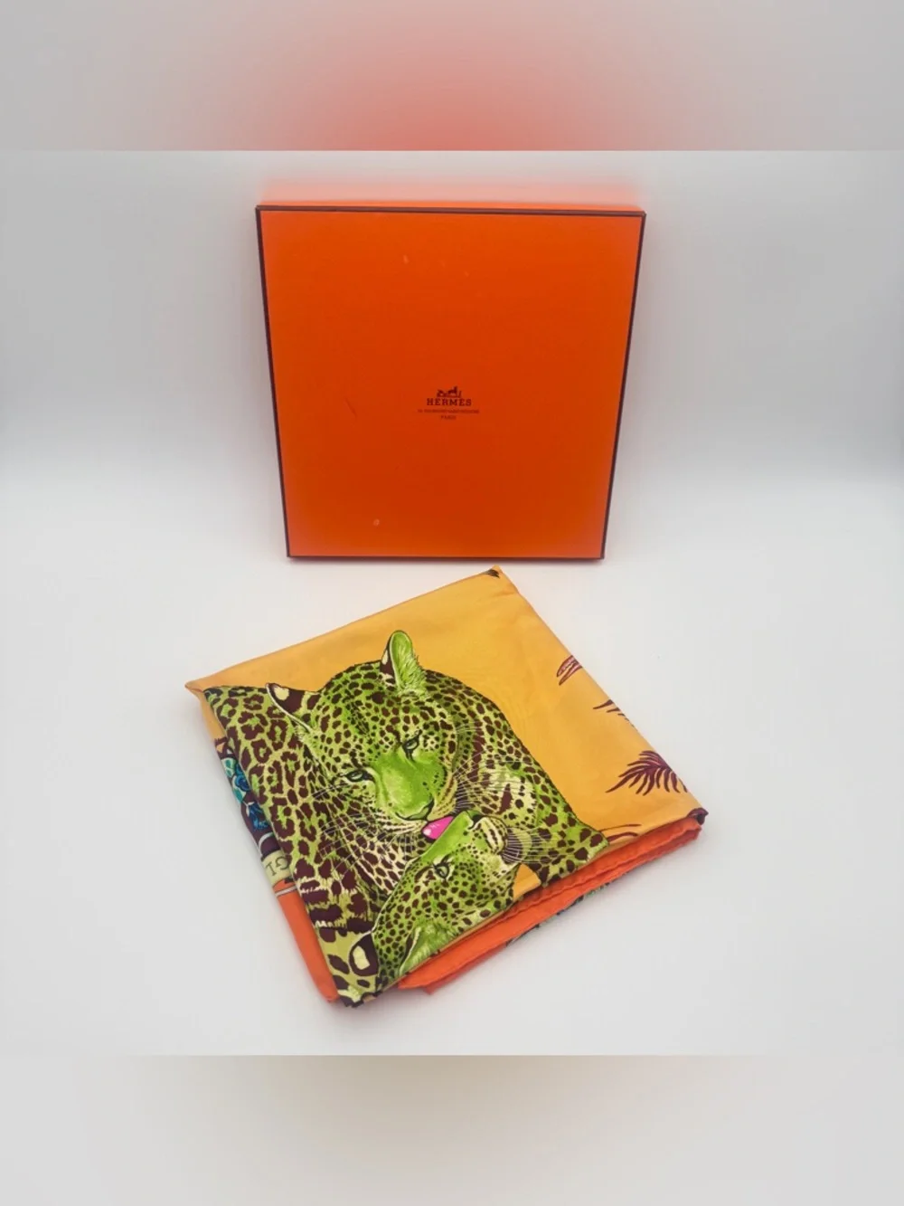 Hermès Jungle Love Silk Scarf - Picture 2 of 16